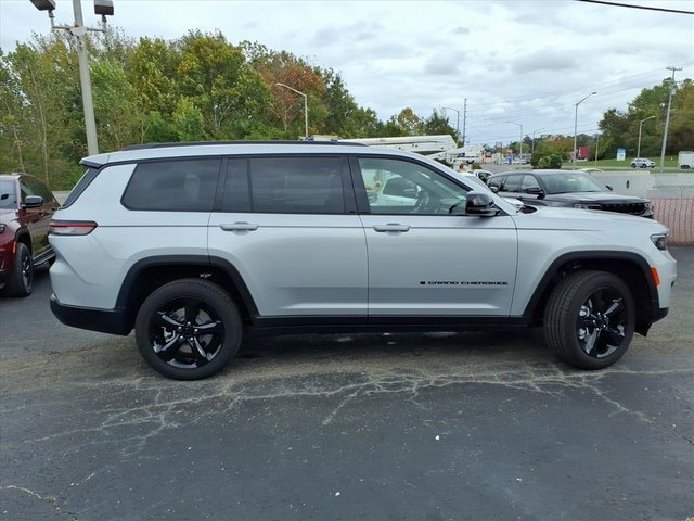 New 2025 Jeep Grand Cherokee L Altitude image 2