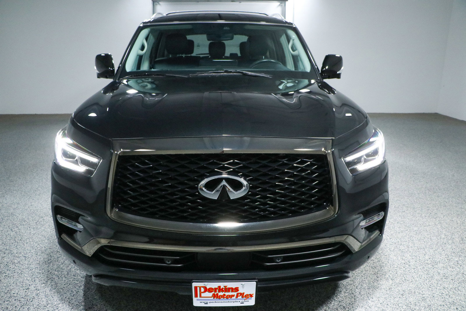 Used 2024 INFINITI QX80 Premium Select w/ All-Season Package image 4