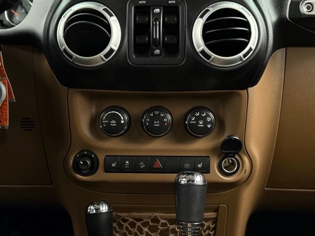 Used 2015 Jeep Wrangler Unlimited Sahara w/ Dual Top Group AWD/4WD image 23
