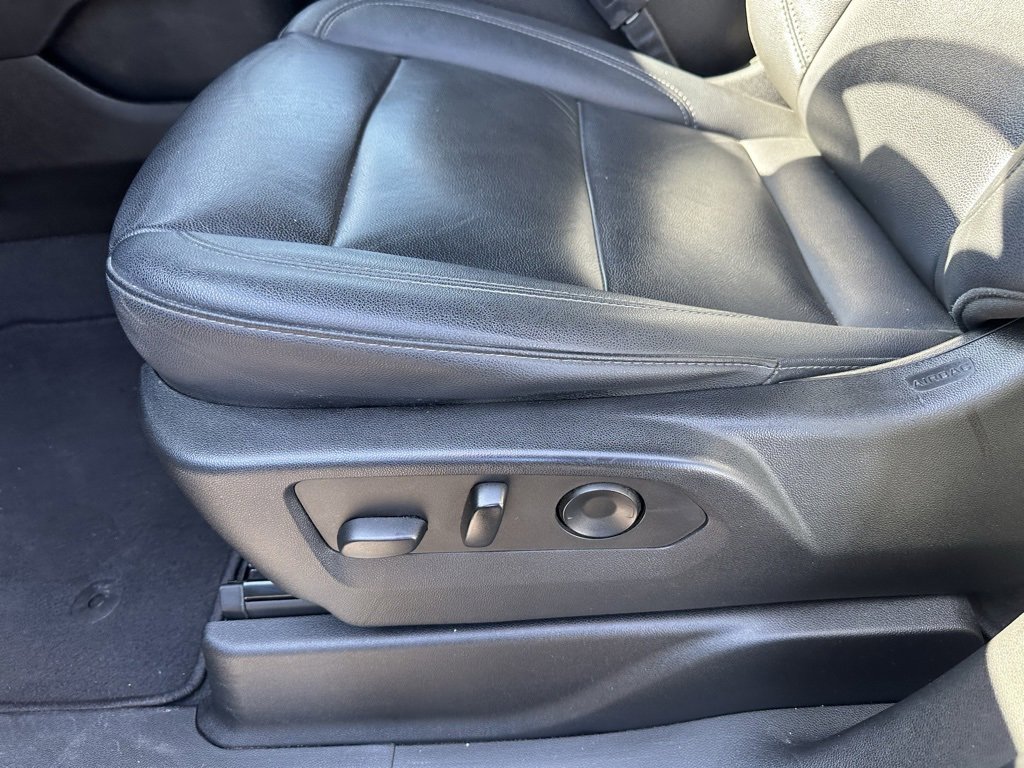 Used 2022 Chevrolet Tahoe LT w/ Luxury Package image 12