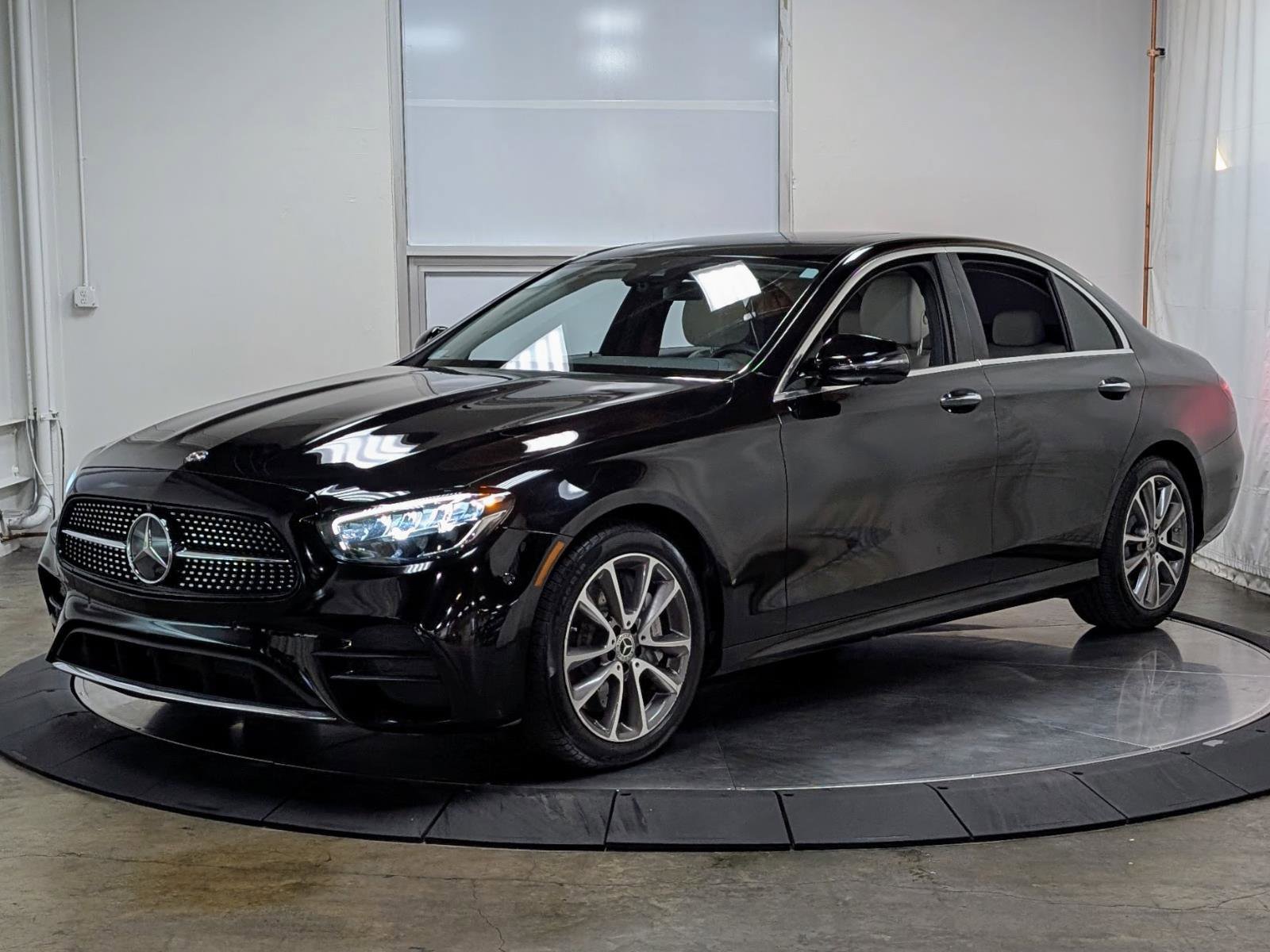 Used 2021 Mercedes-Benz E 450 4MATIC Sedan w/ Premium Package image 4