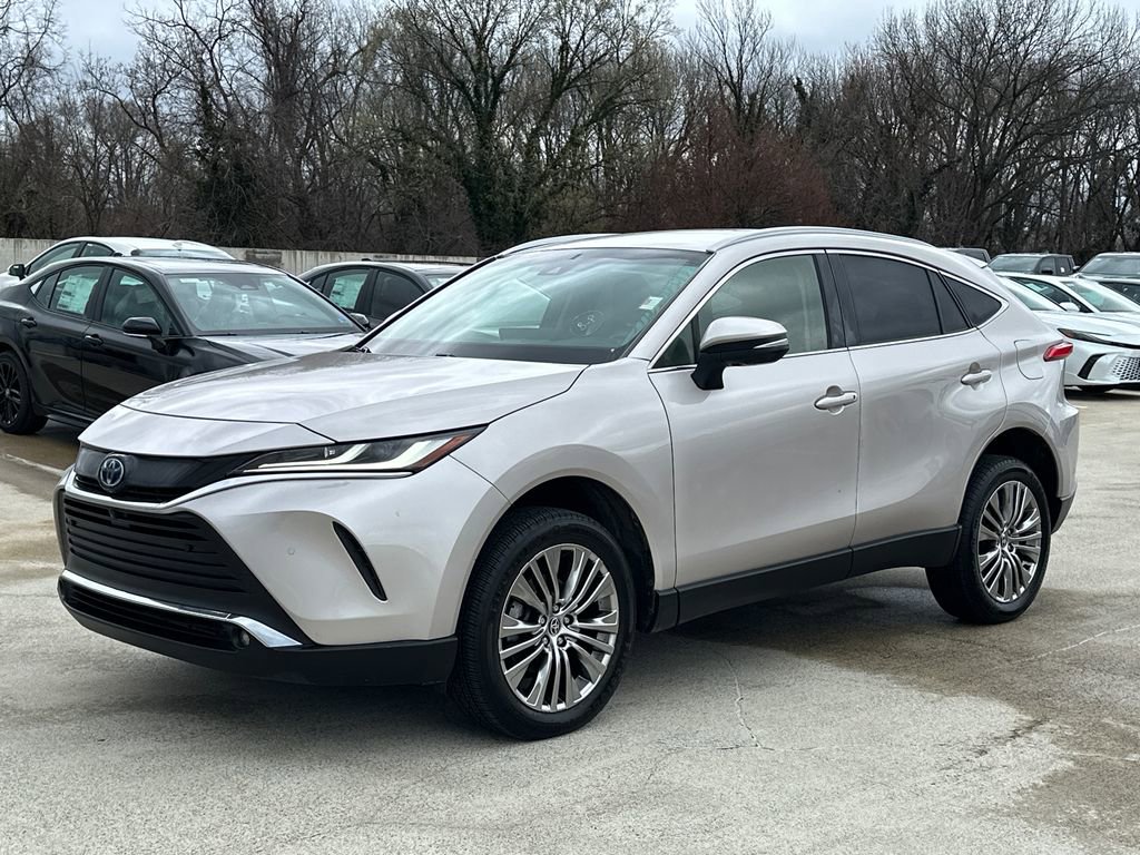 Used 2022 Toyota Venza Limited image 2