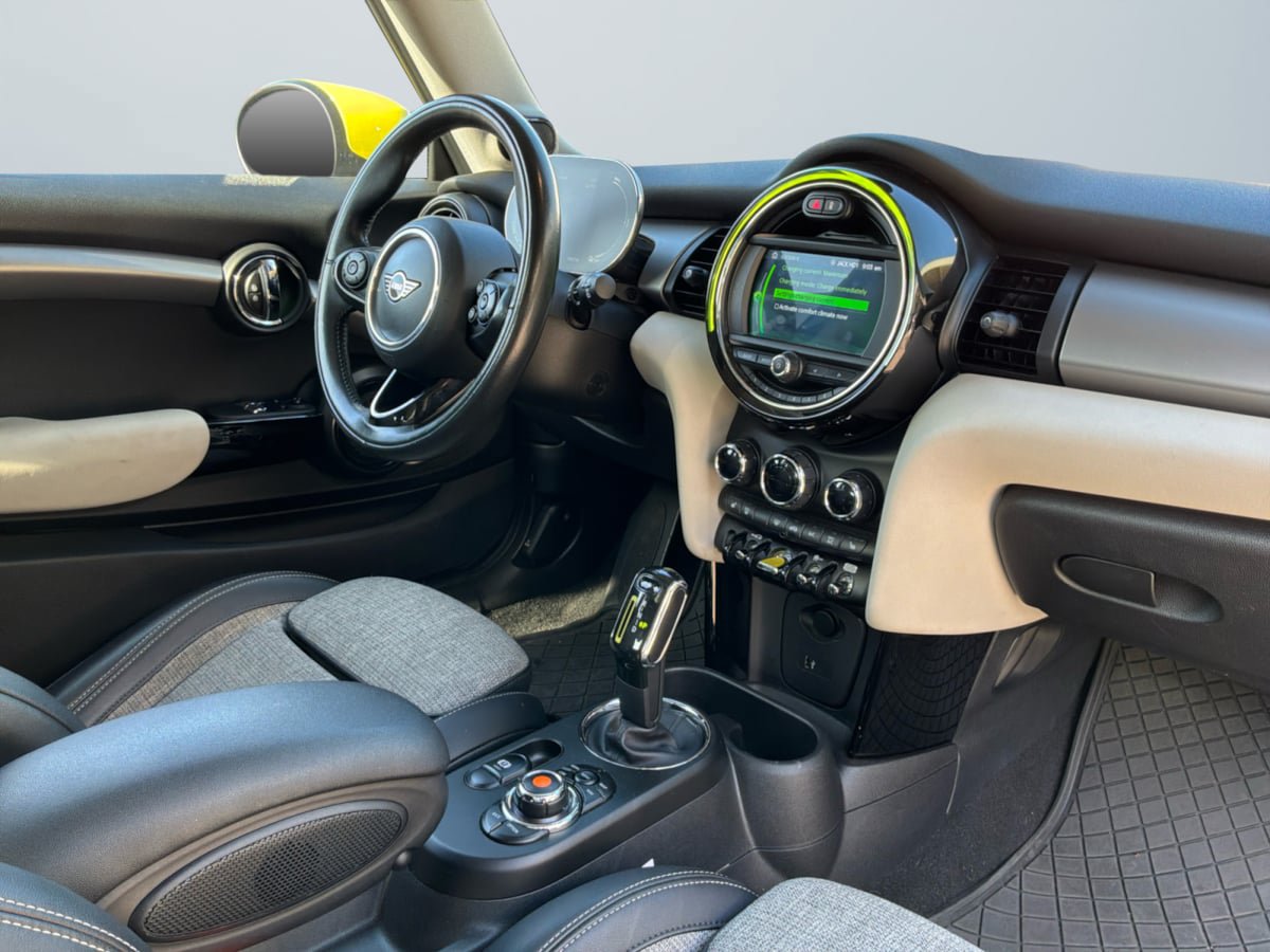 Used 2020 MINI Cooper SE w/ 6.5" Touchscreen Package FWD image 14