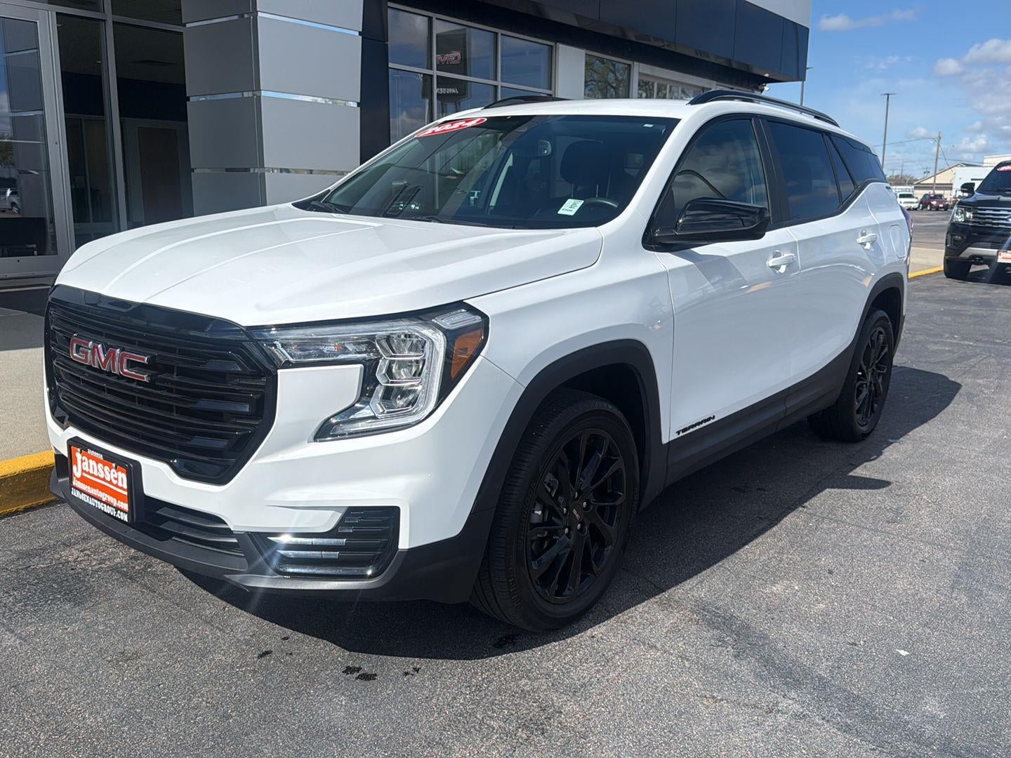 Used 2024 GMC Terrain SLE w/ Driver Convenience Package AWD/4WD image 11