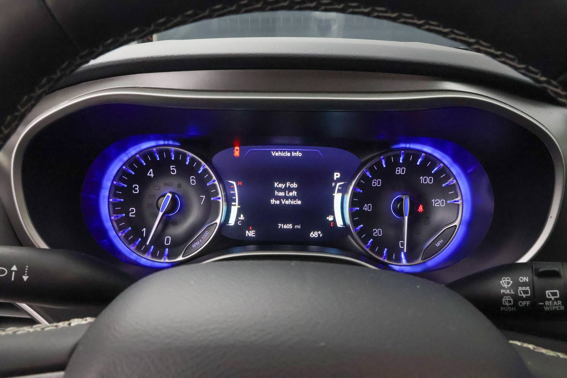 Used 2023 Chrysler Pacifica Touring-L FWD image 14