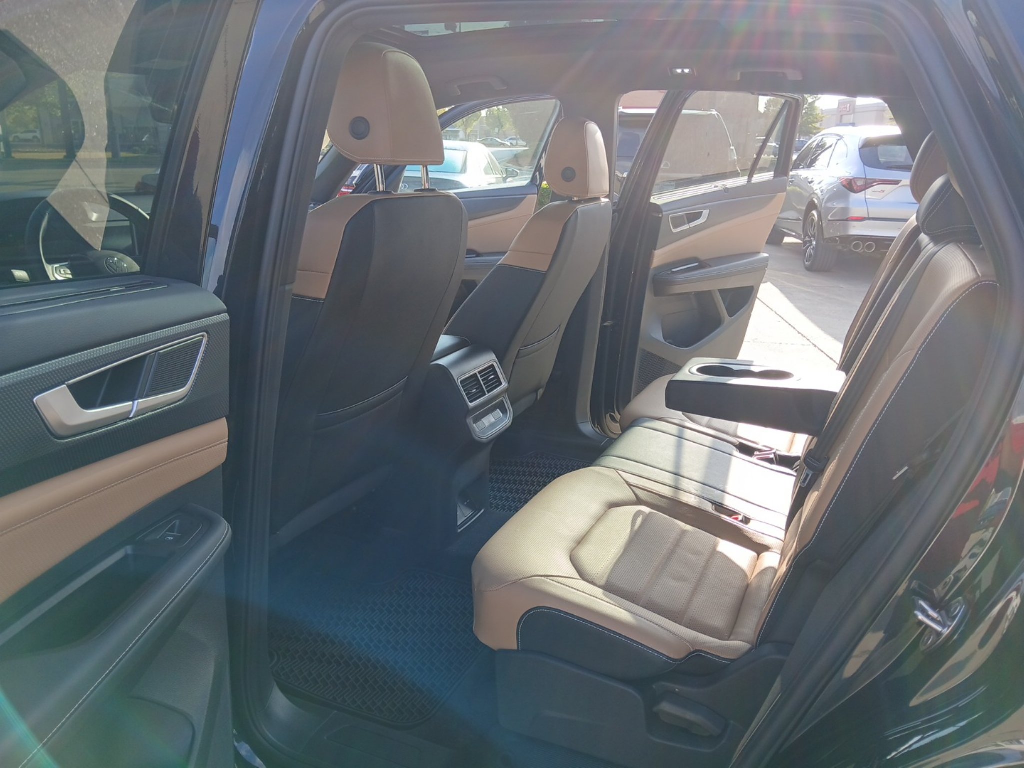 Certified 2025 Volkswagen Atlas Cross Sport SEL AWD/4WD image 22