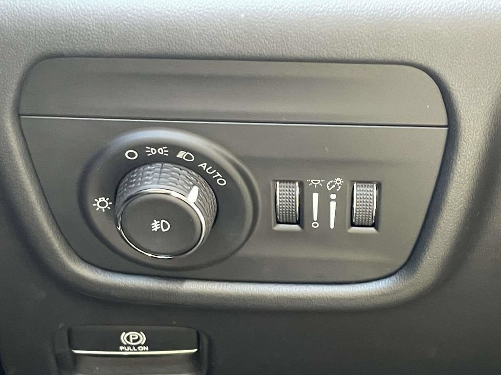 Used 2023 Jeep Grand Cherokee L Summit AWD/4WD image 31