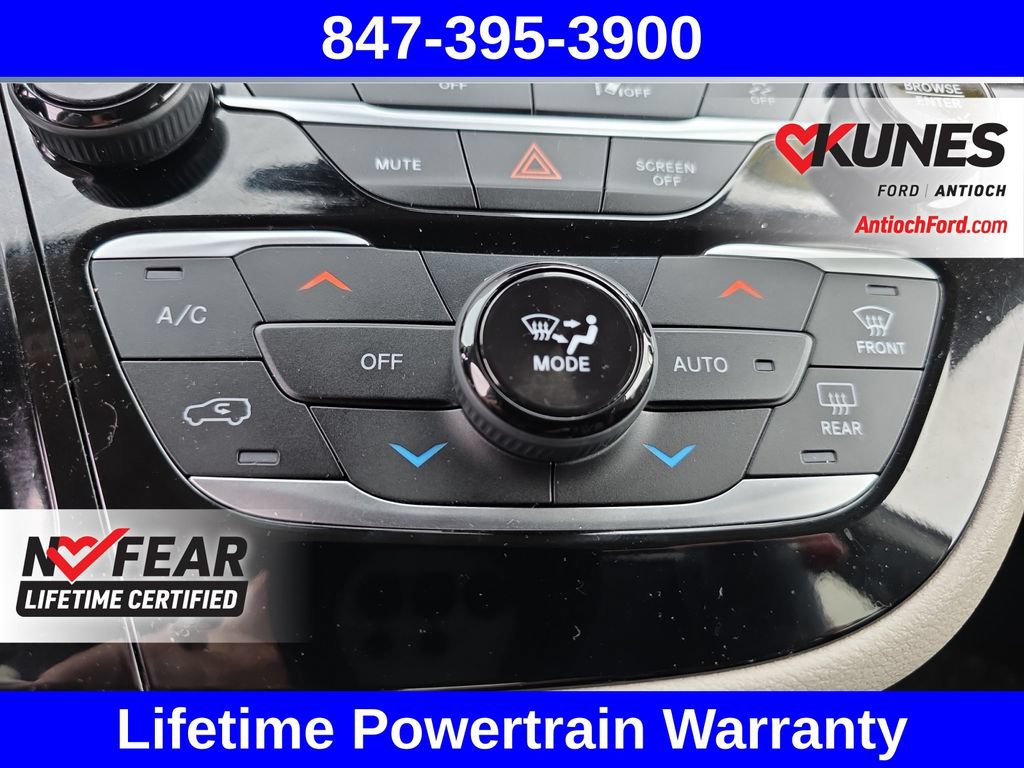 Used 2023 Chrysler Pacifica Touring-L FWD image 25