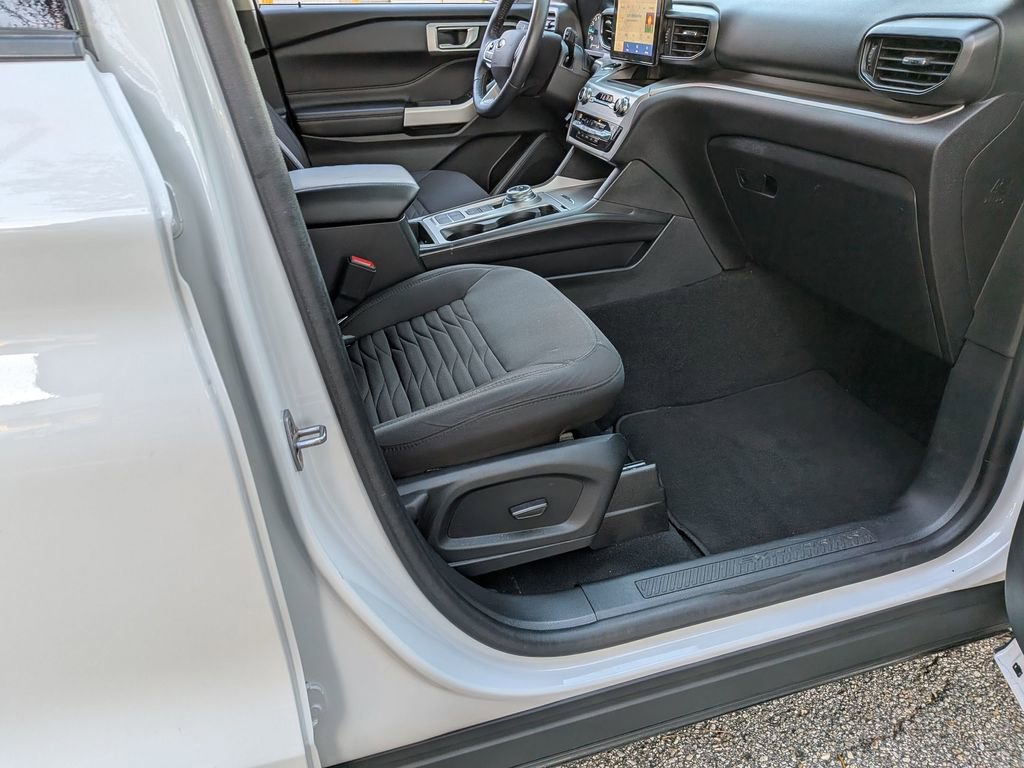 Used 2021 Ford Explorer XLT image 35