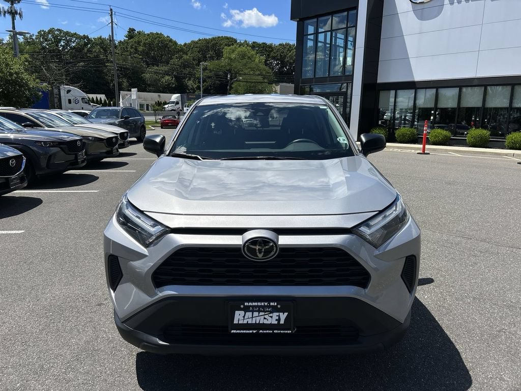 Used 2023 Toyota RAV4 LE AWD/4WD image 3