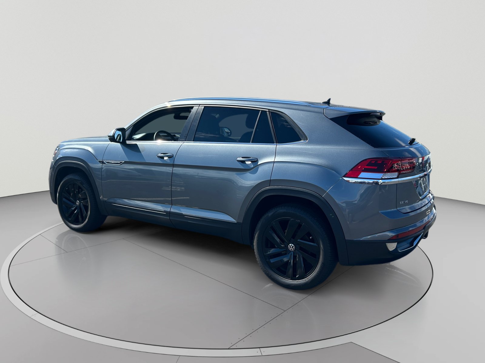 Used 2023 Volkswagen Atlas Cross Sport SE FWD image 3