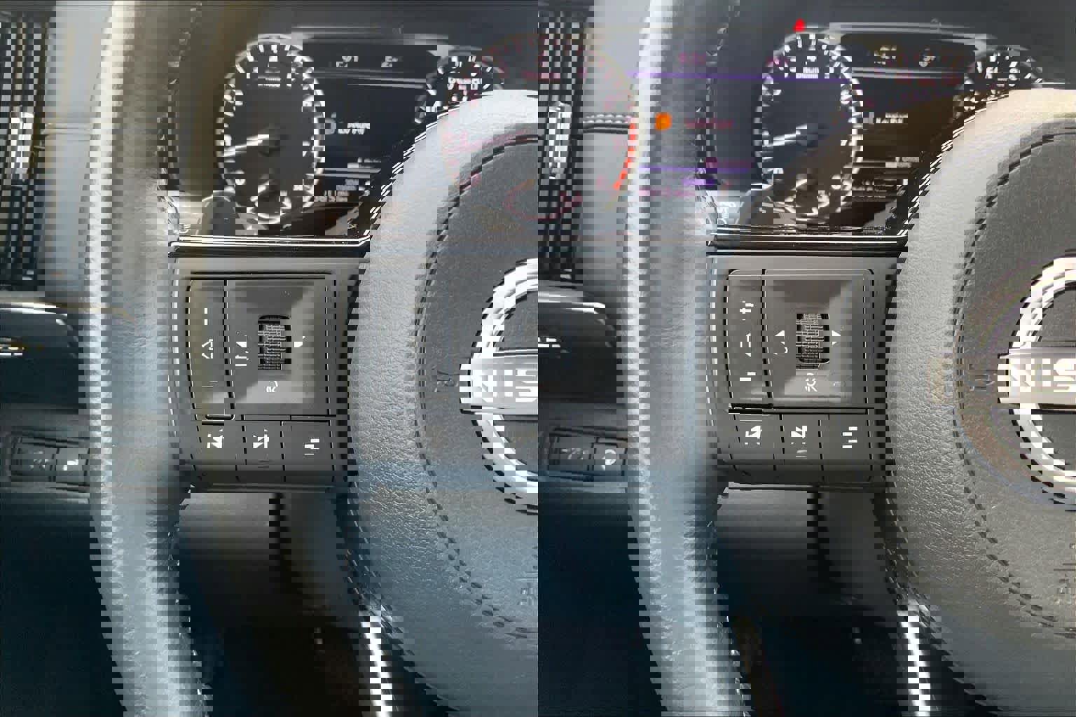 Used 2024 Nissan Pathfinder SL FWD image 24