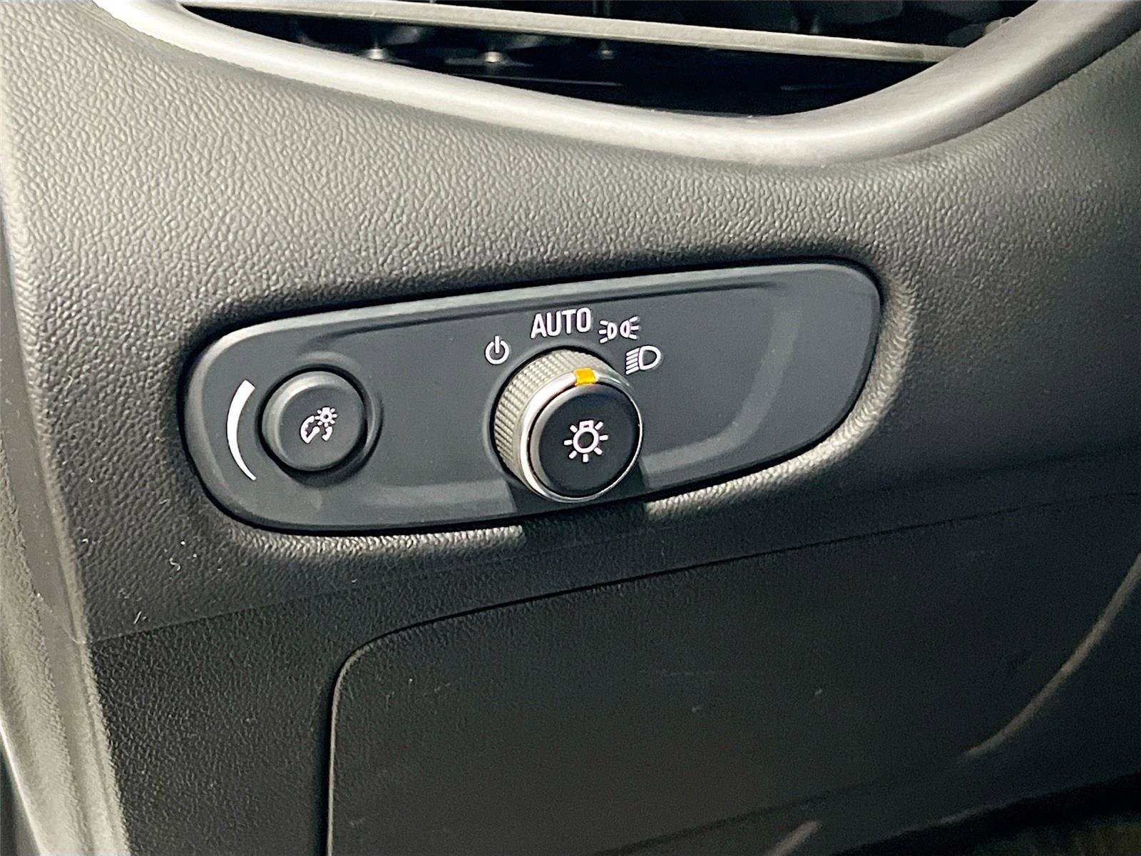 Used 2025 Chevrolet Malibu LT image 10