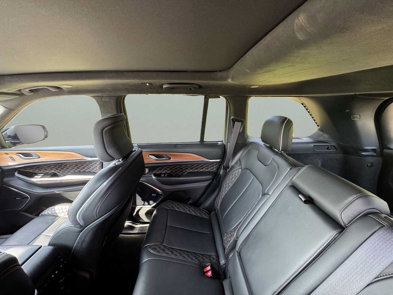 Used 2025 Jeep Grand Cherokee Summit AWD/4WD image 26