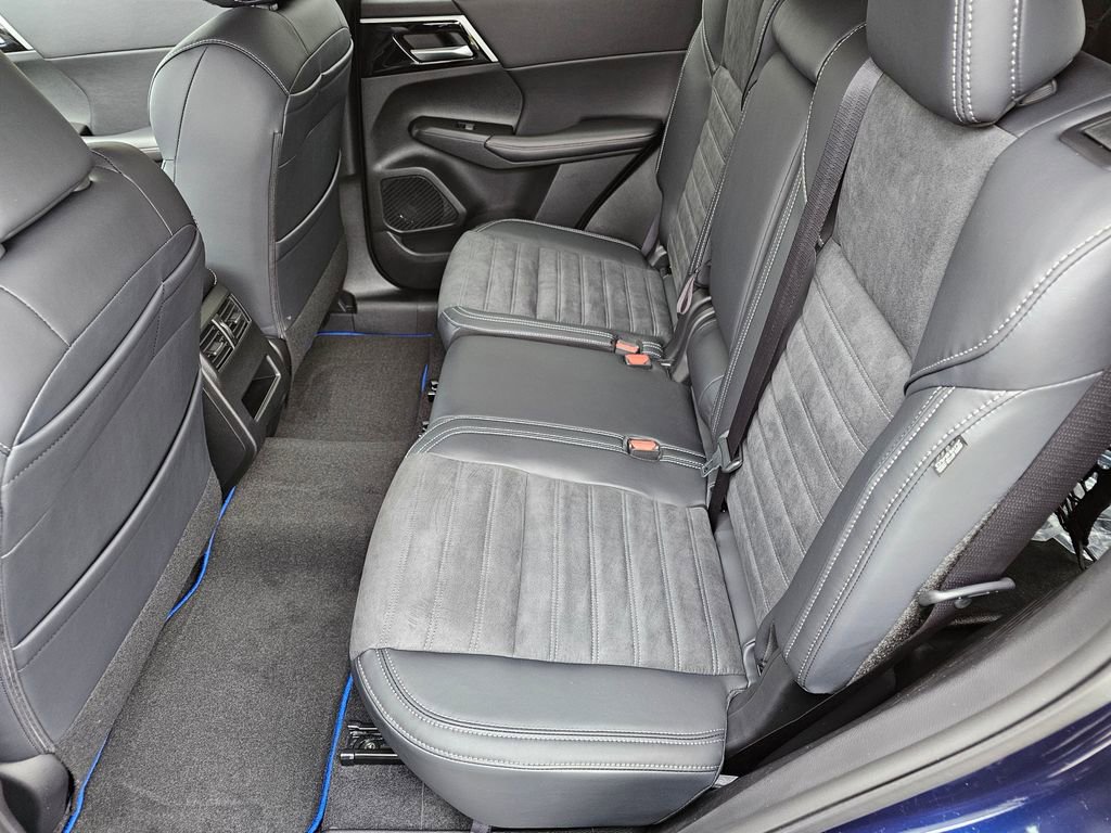 New 2025 Mitsubishi Outlander SE image 5