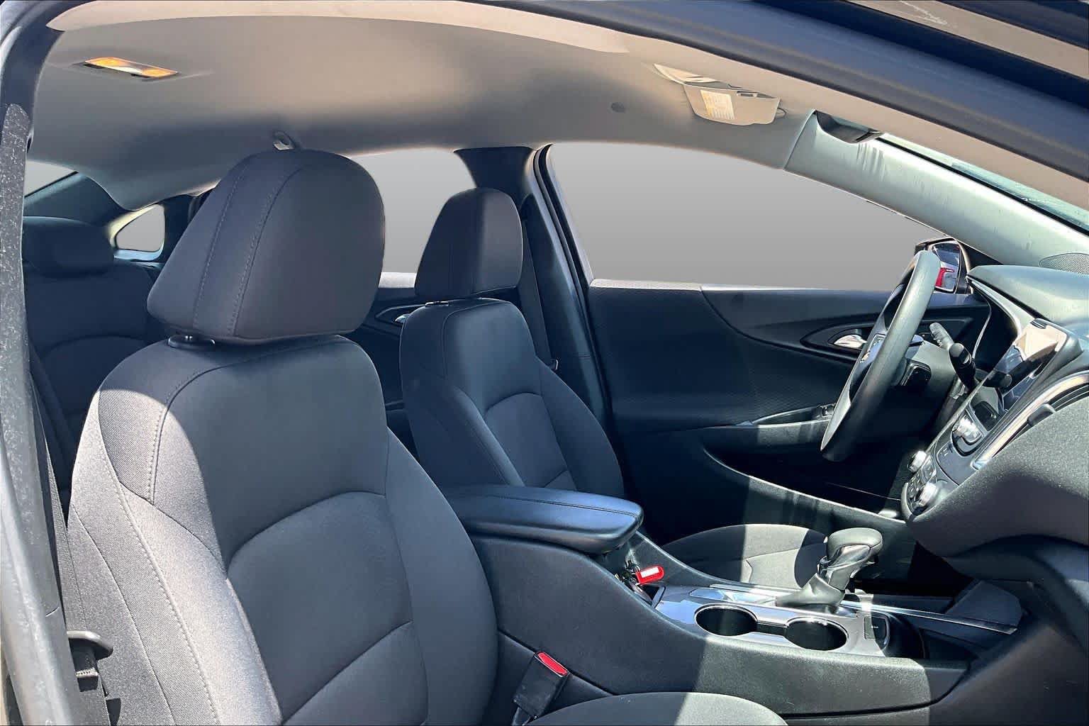 Used 2021 Chevrolet Malibu LT FWD image 9