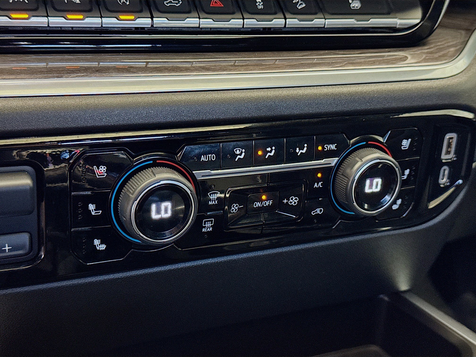 Used 2022 Chevrolet Silverado 1500 LTZ w/ LTZ Convenience Package II image 12