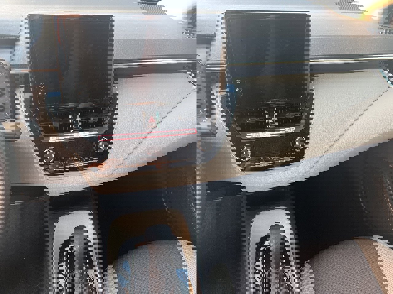 Used 2025 Toyota Corolla LE image 10