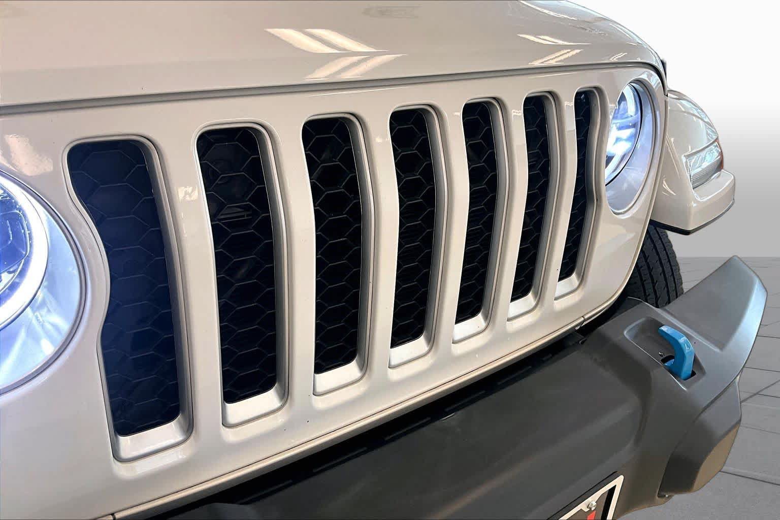 Used 2023 Jeep Wrangler Unlimited Sahara AWD/4WD image 28