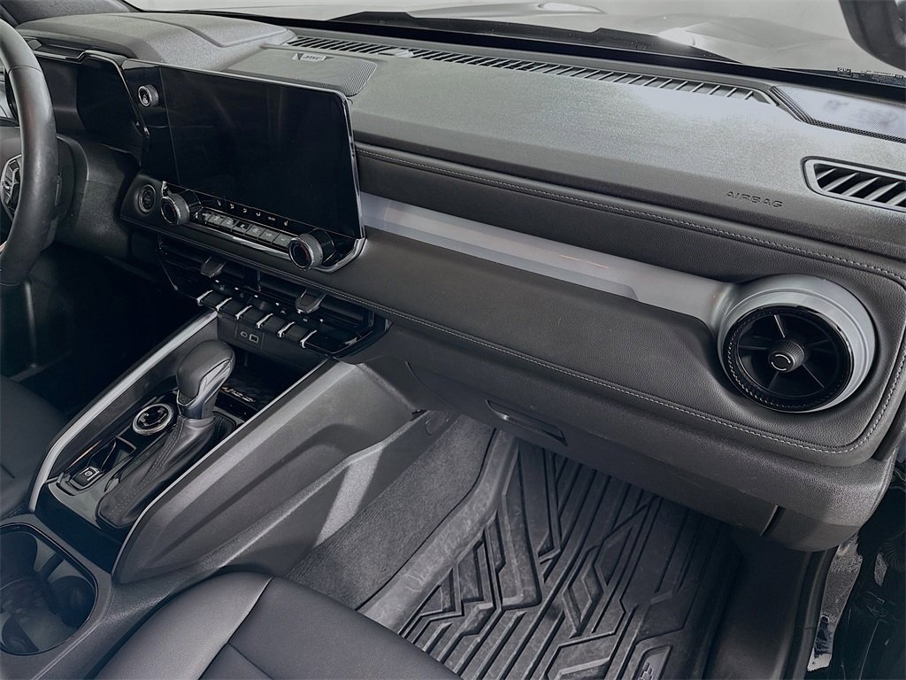 Used 2024 Chevrolet Colorado LT w/ LT Convenience Package III image 29