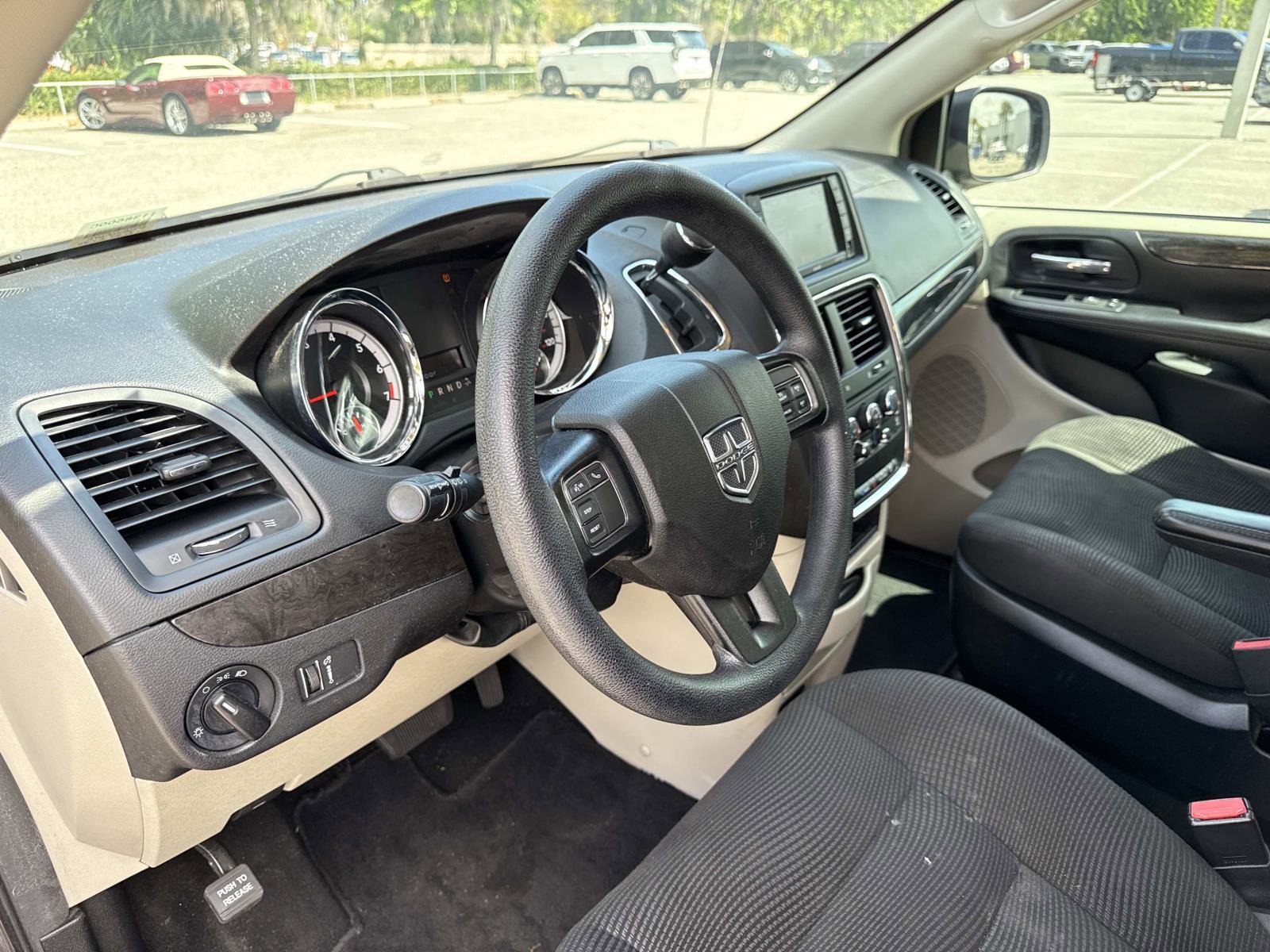 Used 2020 Dodge Grand Caravan SE w/ UConnect Hands-Free Group image 21