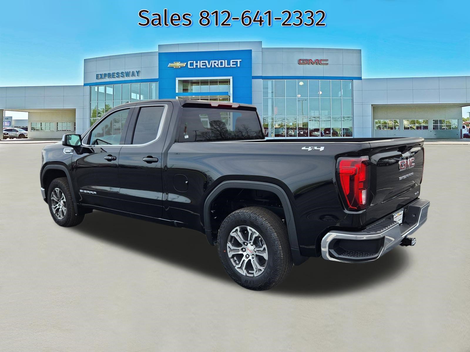 New 2026 GMC Sierra 1500 SLE image 3