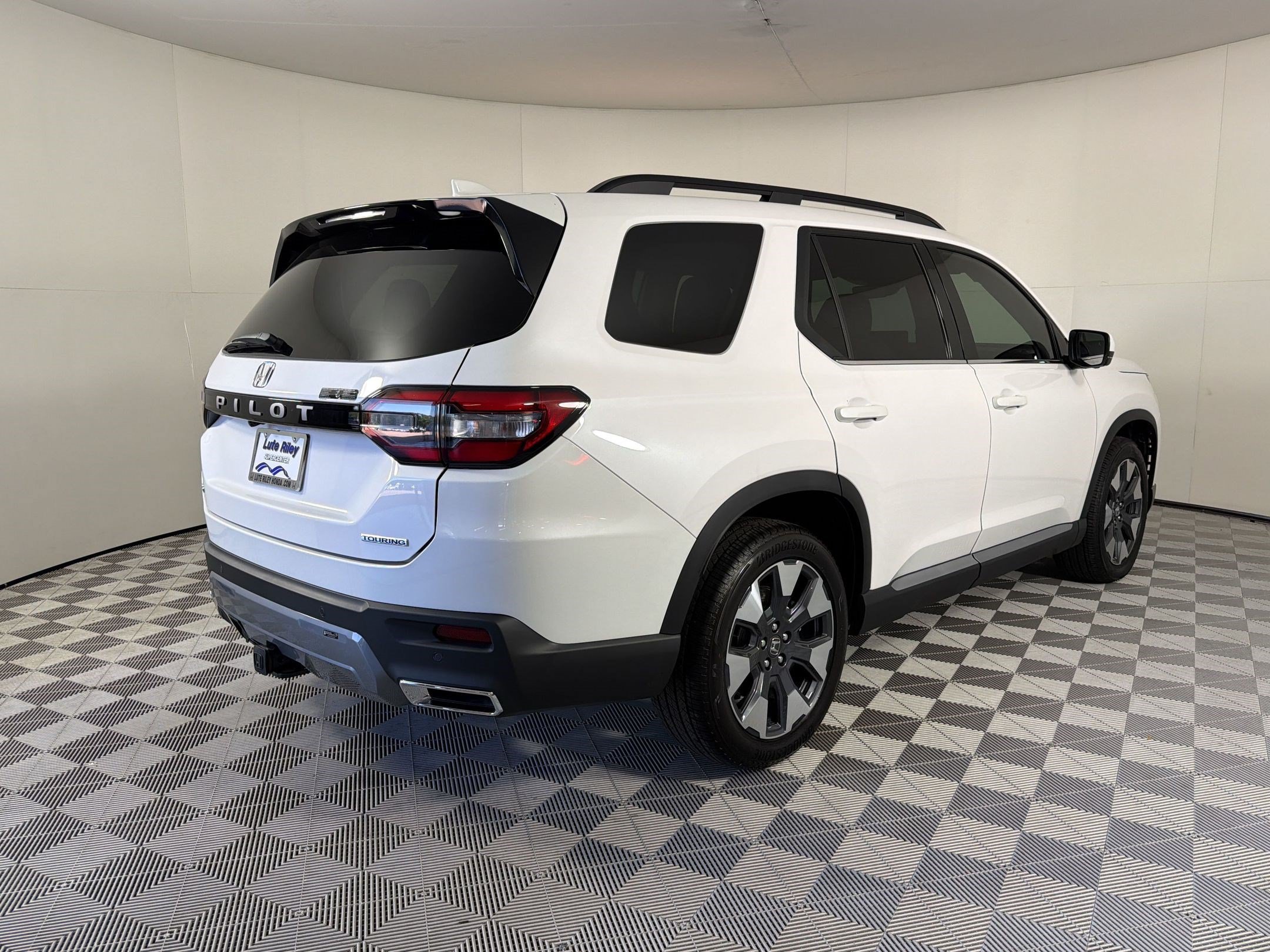 New 2026 Honda Pilot Touring image 9