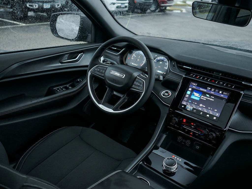 New 2025 Jeep Grand Cherokee Laredo X image 13