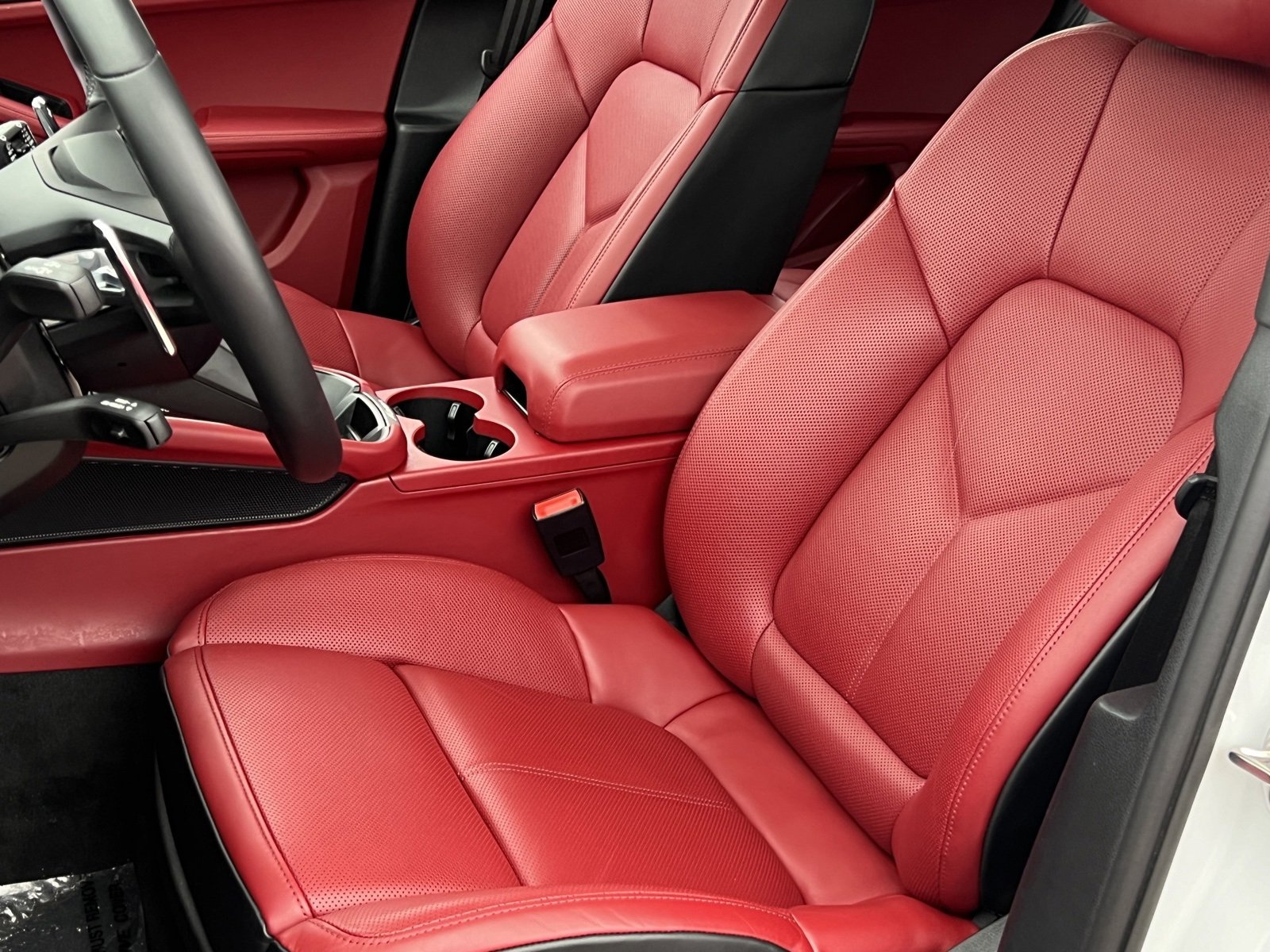 Certified 2025 Porsche Macan image 5