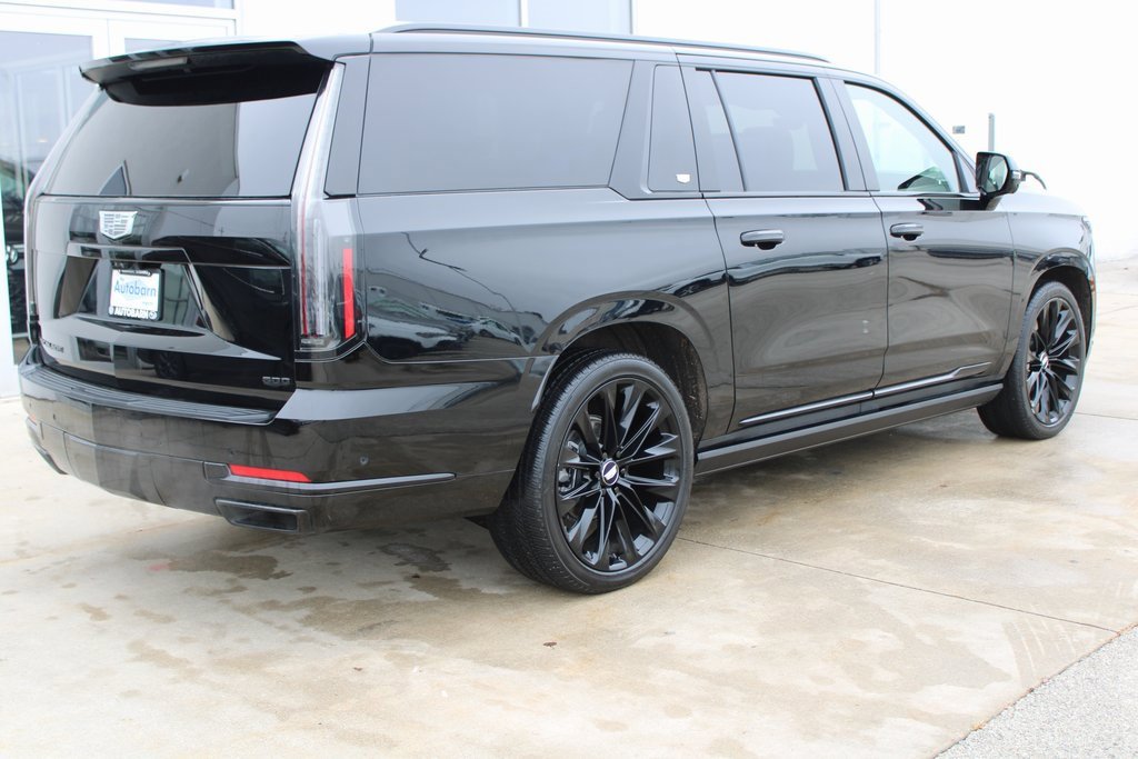 Used 2025 Cadillac Escalade ESV Sport Platinum w/ LPO, ONYX Package image 6