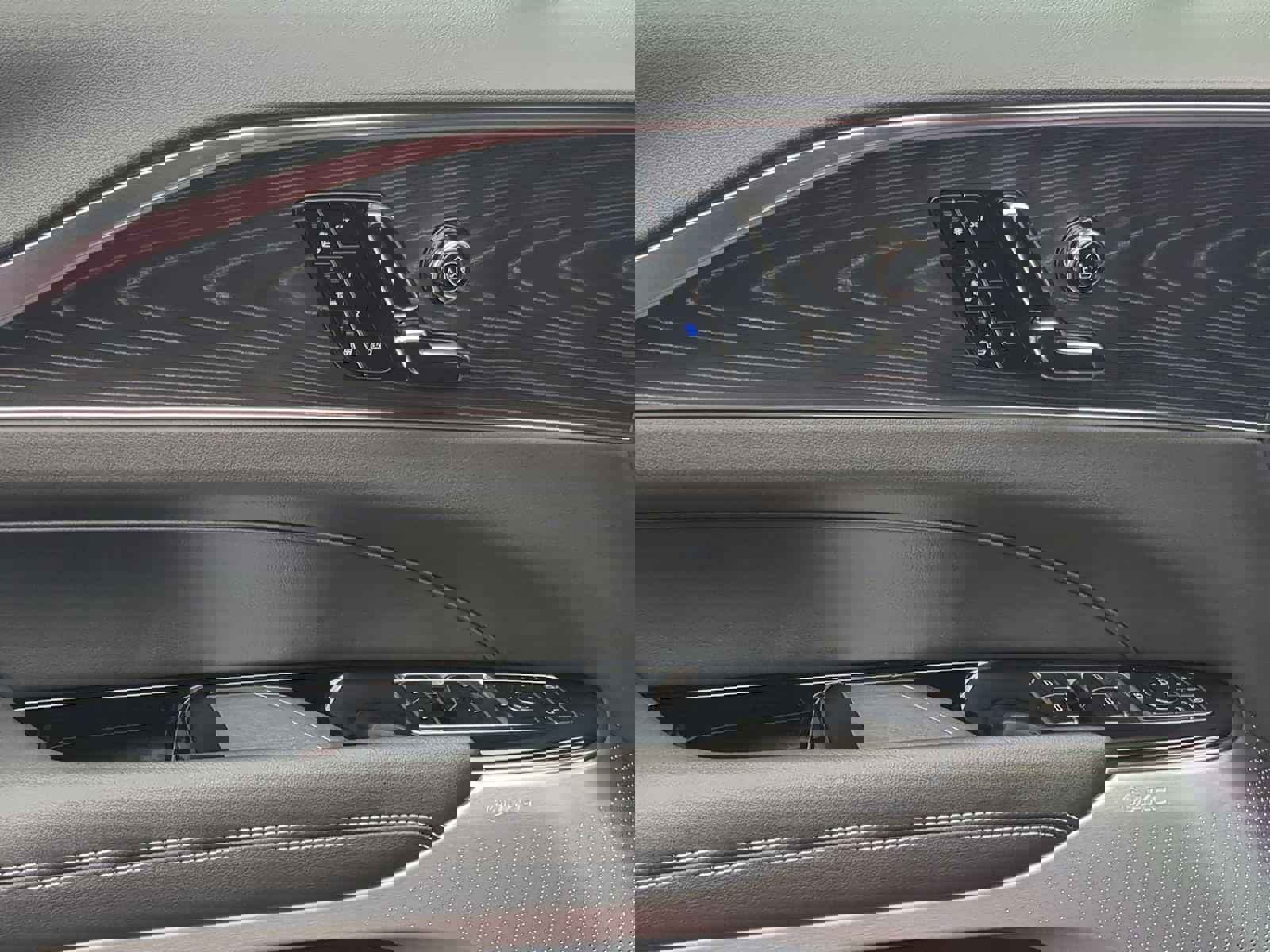 New 2026 Cadillac Lyriq V image 11