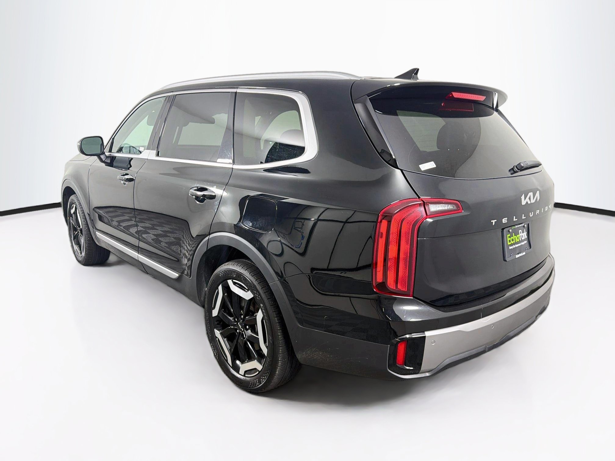 Used 2025 Kia Telluride S FWD image 5