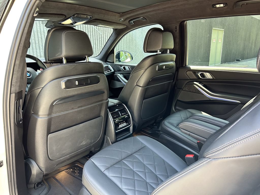Used 2023 BMW X7 xDrive40i w/ M Sport Package AWD/4WD image 13