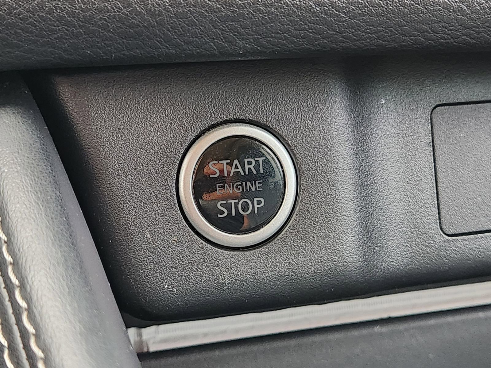 Used 2023 Nissan Rogue SL w/ SL Premium Package image 24