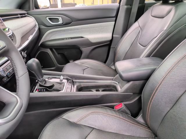 Used 2023 Jeep Compass Latitude w/ Sun and Sound Group AWD/4WD image 29