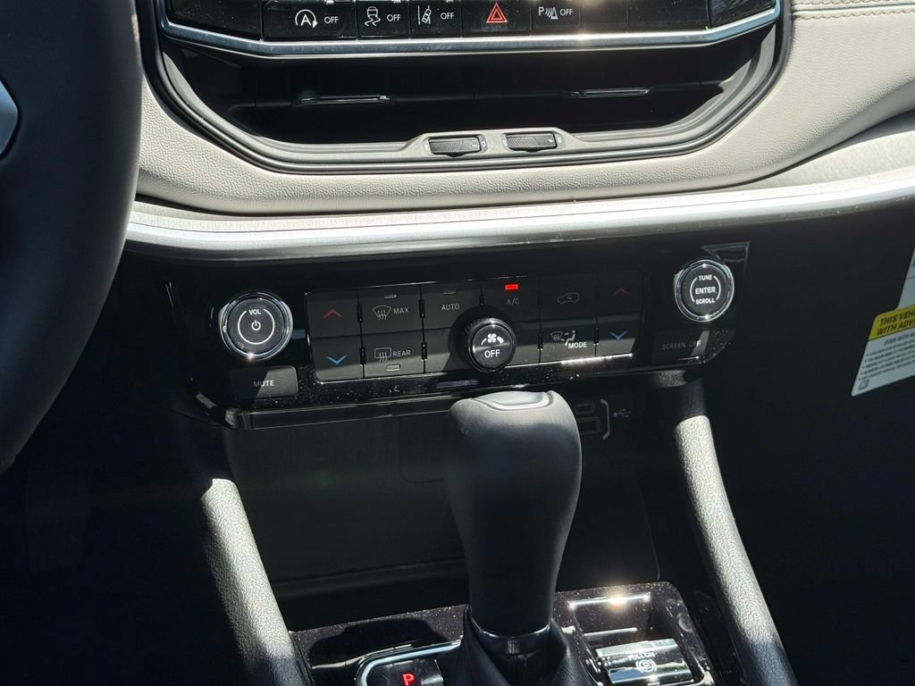 New 2026 Jeep Compass Limited w/ Sun, Sound & Navigation Group AWD/4WD image 16