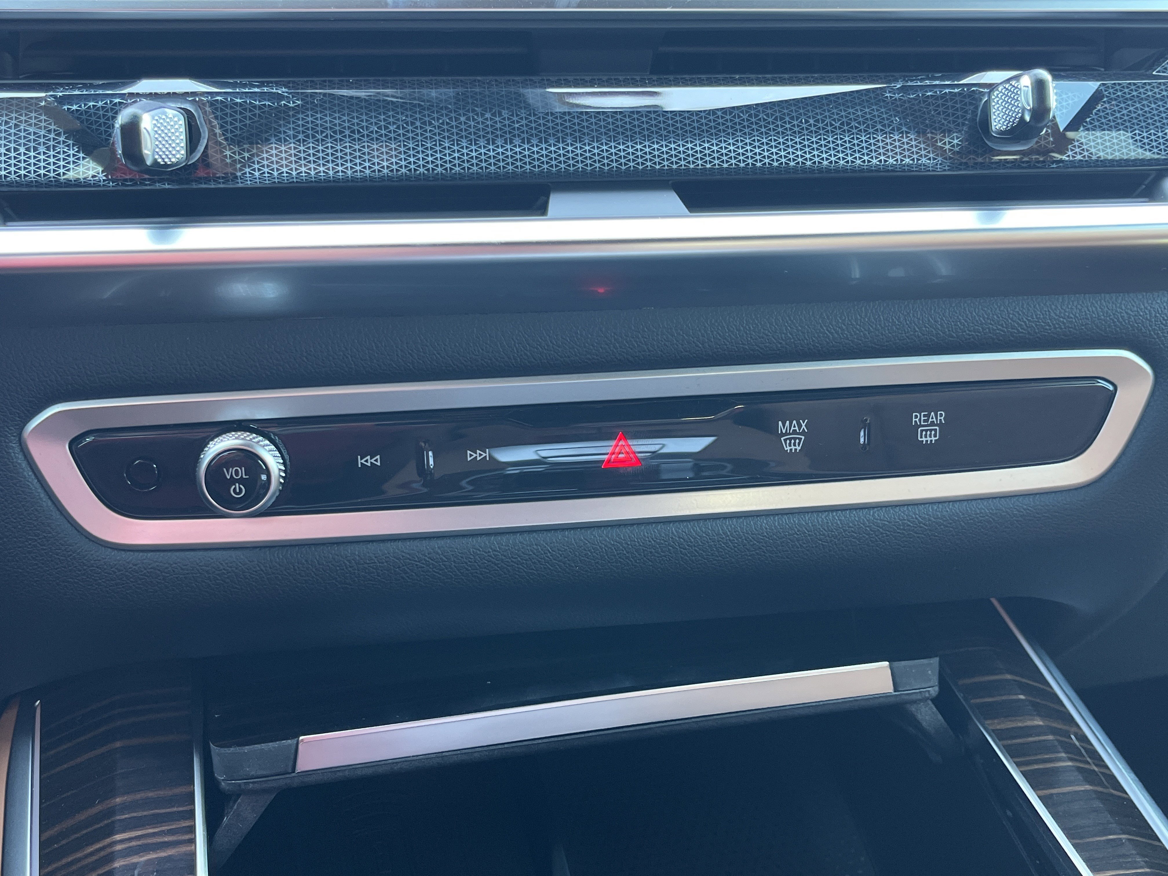 New 2026 BMW X5 xDrive50e w/ Premium Package AWD/4WD image 6