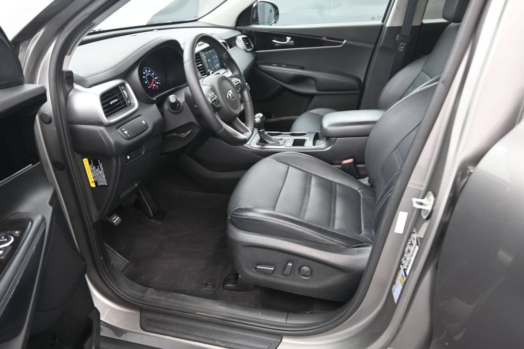Used 2017 Kia Sorento FWD image 16