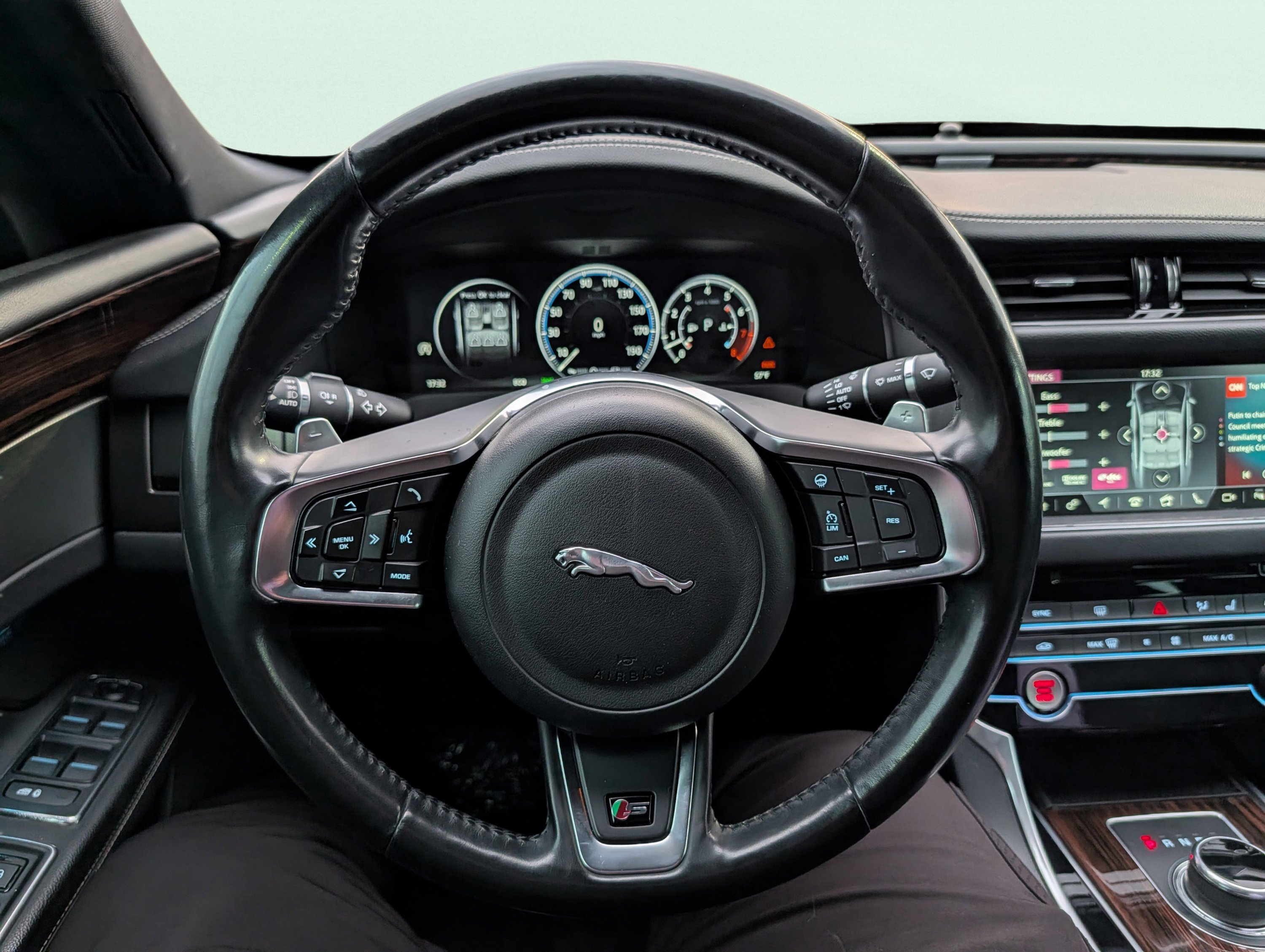 Used 2018 Jaguar XF S image 40