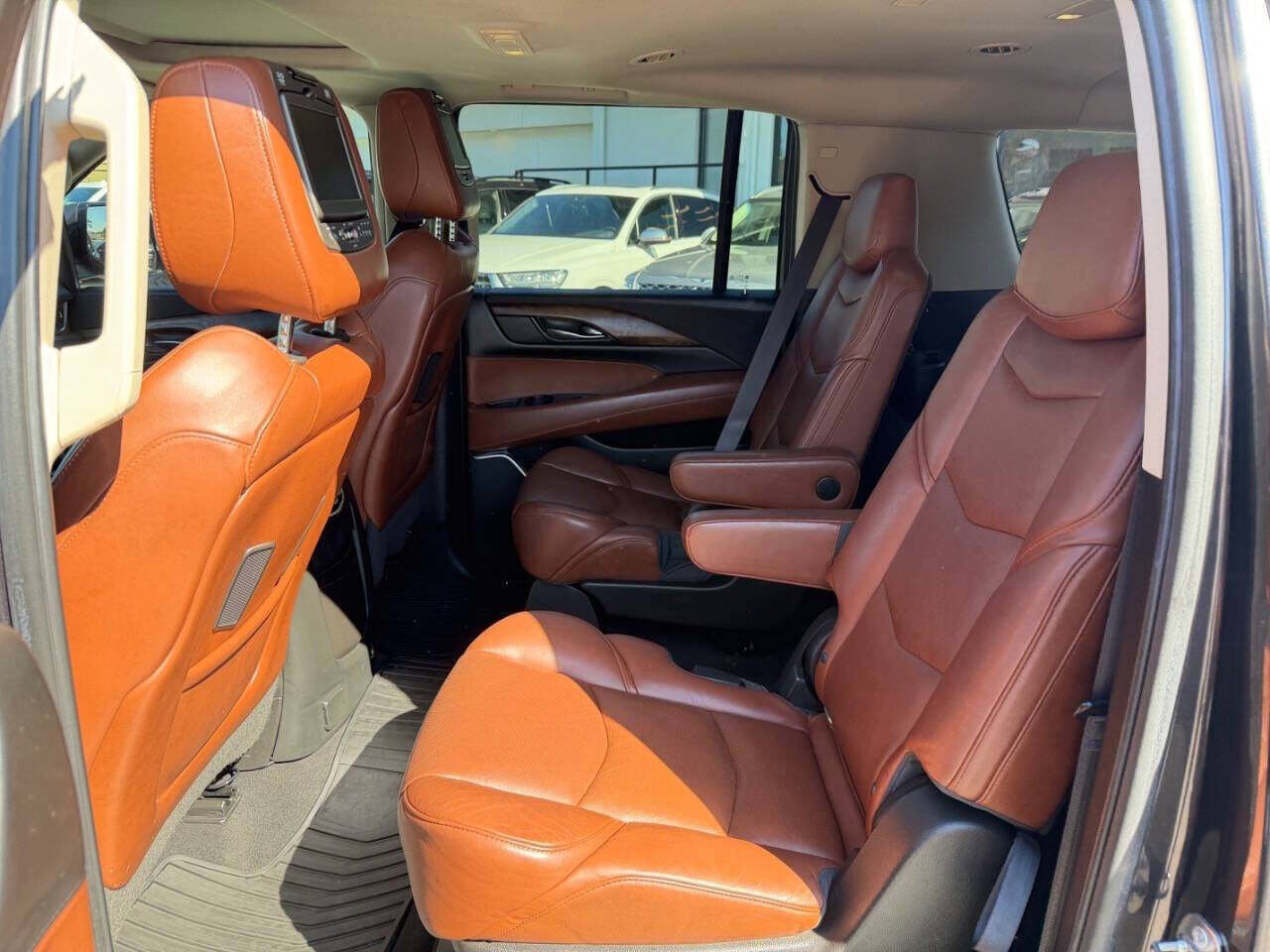 Used 2017 Cadillac Escalade ESV Luxury image 31