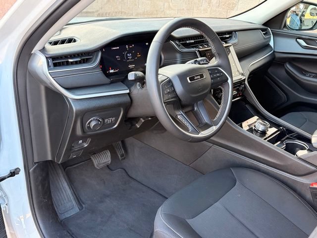 Certified 2023 Jeep Grand Cherokee Laredo RWD image 12