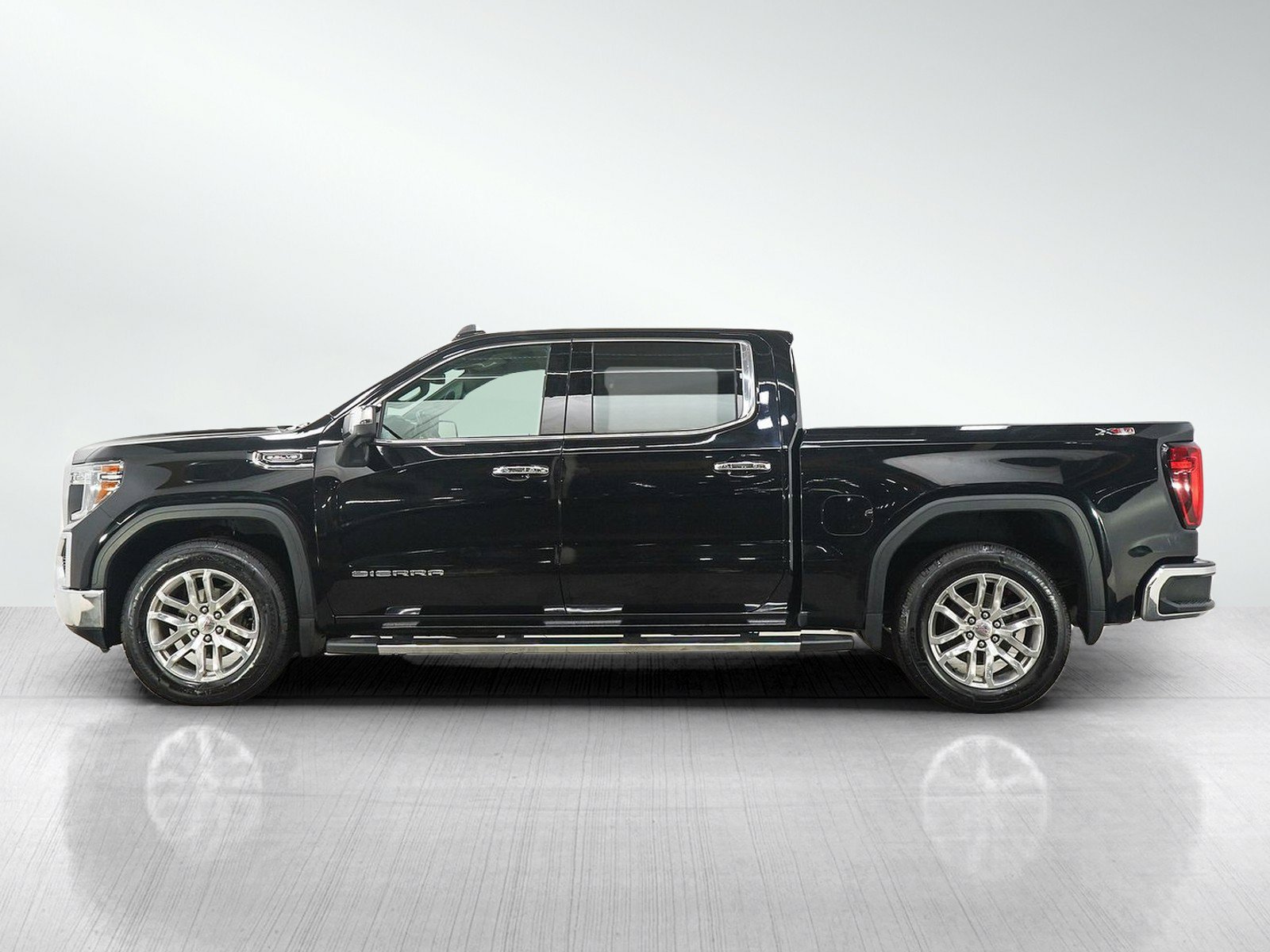 Used 2019 GMC Sierra 1500 SLT w/ Driver Alert Package I AWD/4WD image 2