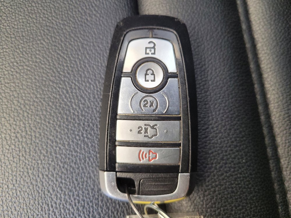 Used 2020 Ford Fusion SEL FWD image 32
