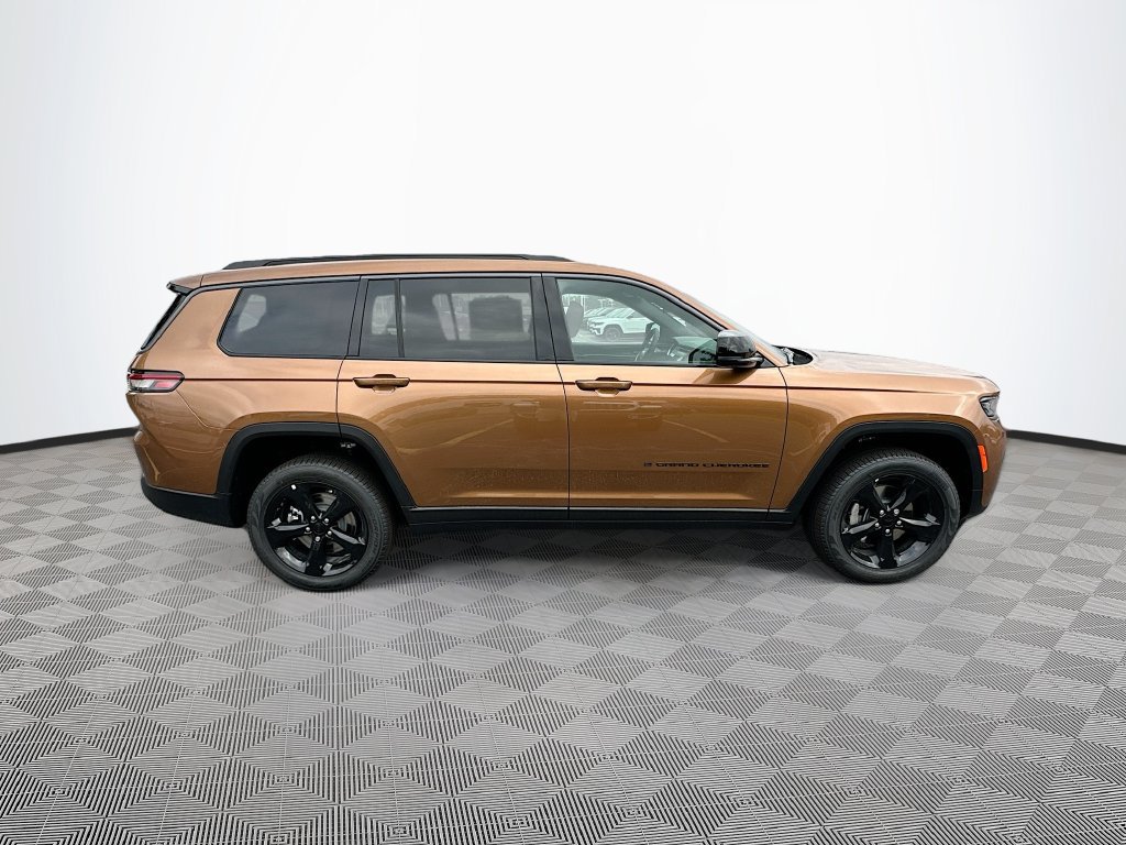 New 2026 Jeep Grand Cherokee L Limited w/ Limited Altitude Package AWD/4WD image 11