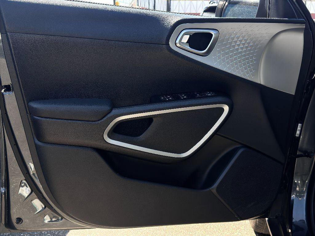Certified 2022 Kia Soul LX w/ Technology Package image 14