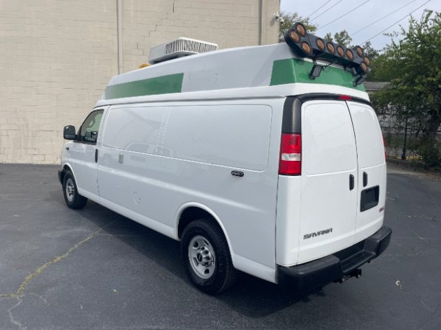 Used 2017 GMC Savana 3500 Extended RWD image 4