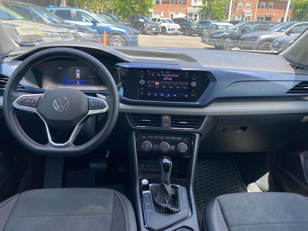 Certified 2024 Volkswagen Taos SE FWD image 10