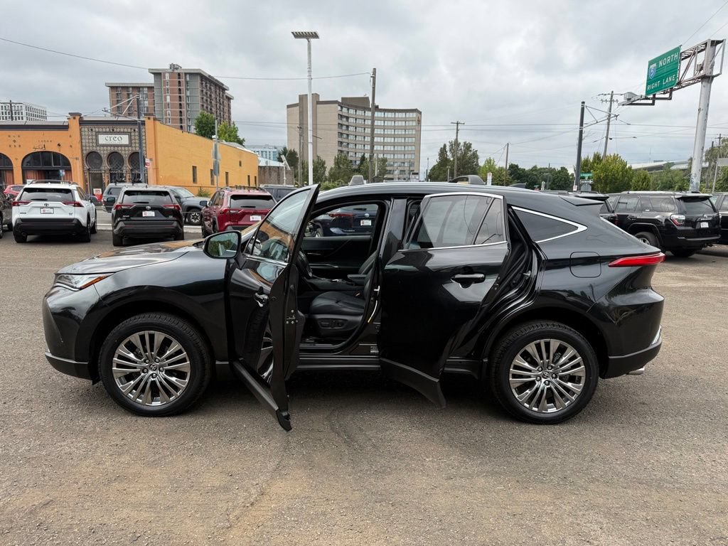 Certified 2024 Toyota Venza XLE AWD/4WD image 18