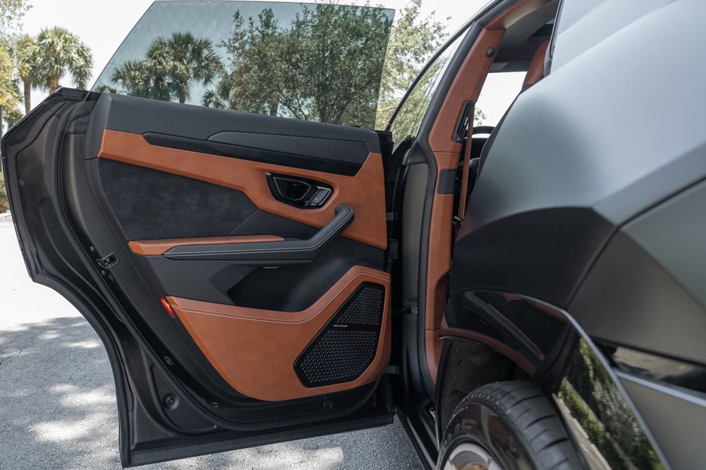 Used 2023 Lamborghini Urus S AWD/4WD image 32