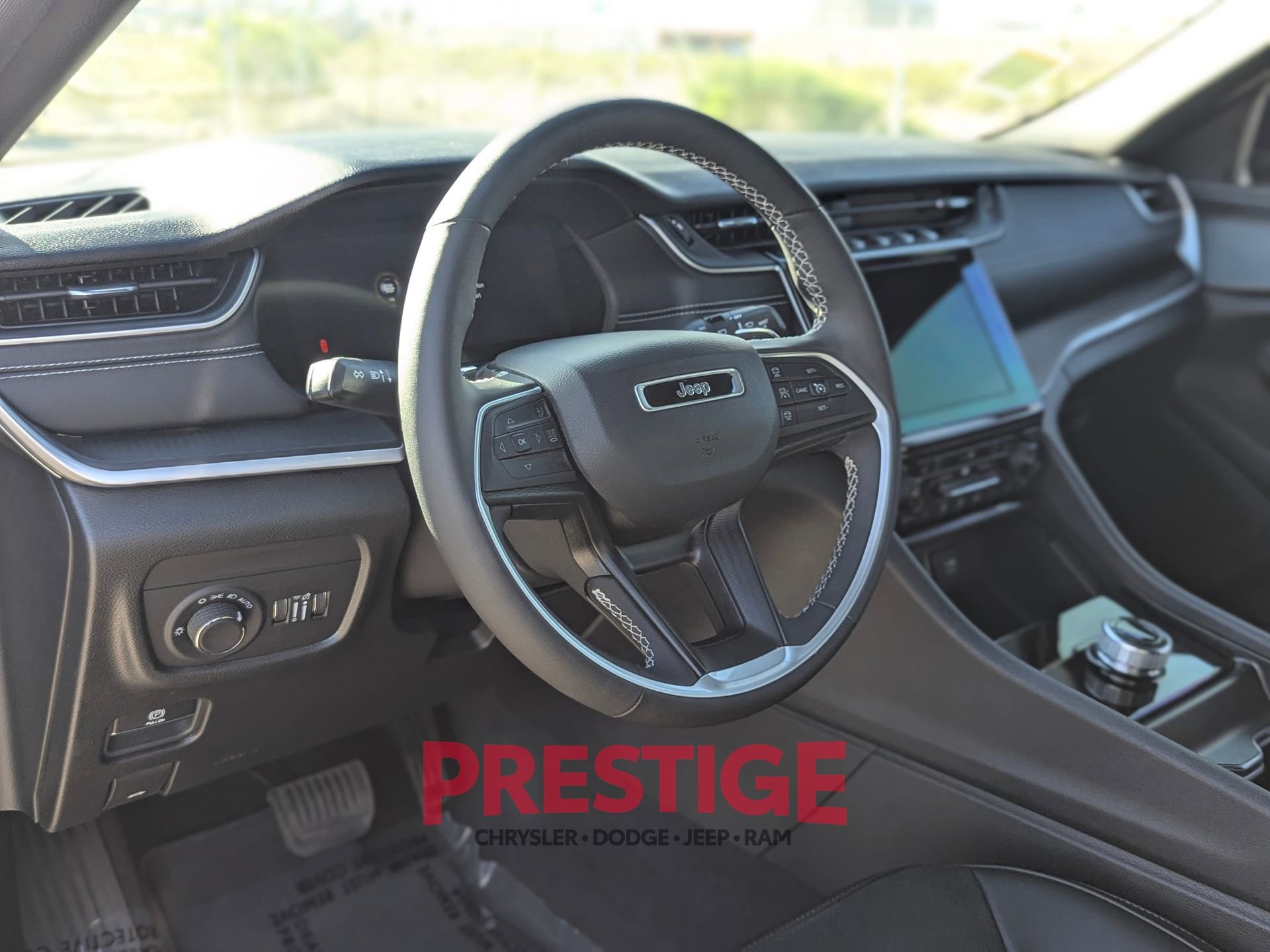 Used 2024 Jeep Grand Cherokee L Altitude image 17